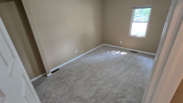 316 5th Ave NW, Minot, ND 58703