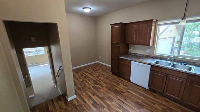 316 5th Ave NW, Minot, ND 58703