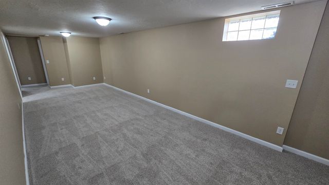 316 5th Ave NW, Minot, ND 58703