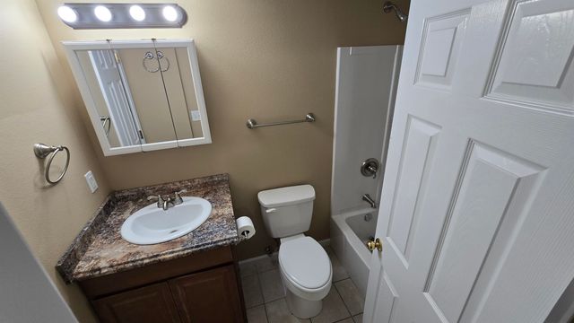 316 5th Ave NW, Minot, ND 58703