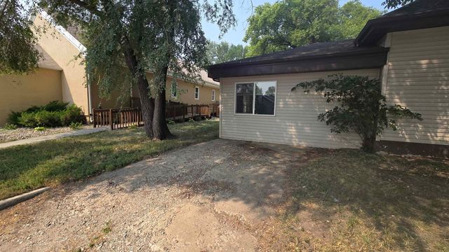 316 5th Ave NW, Minot, ND 58703