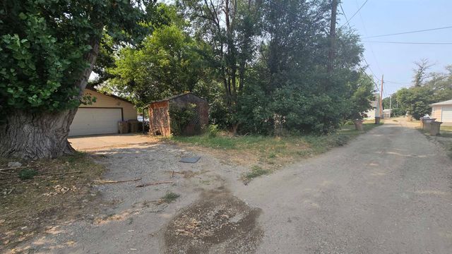 316 5th Ave NW, Minot, ND 58703