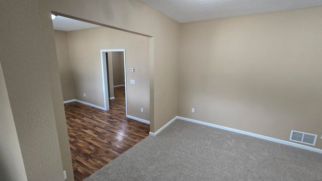 316 5th Ave NW, Minot, ND 58703