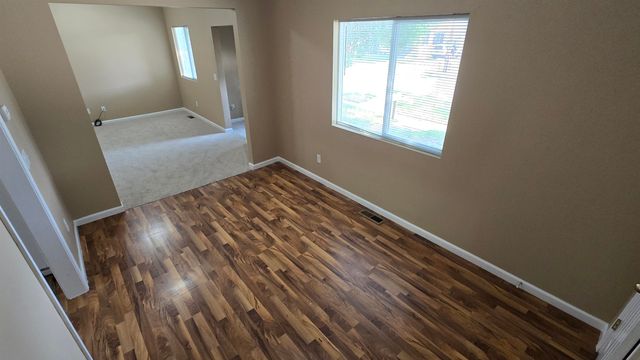 316 5th Ave NW, Minot, ND 58703