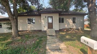 316 5th Ave NW, Minot, ND 58703