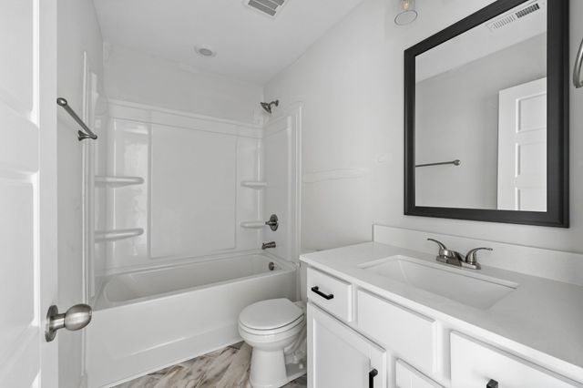 168 Leitrim Dr, Clarksville, TN 37042