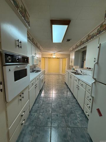 102 S 4th Street, Nashville, AR 71852