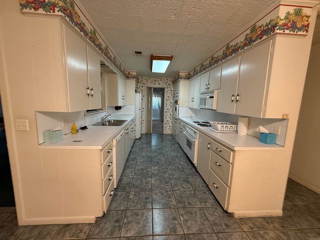 102 S 4th Street, Nashville, AR 71852