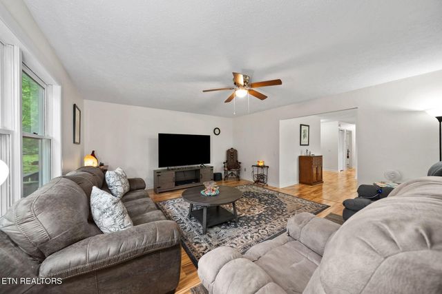 116 Greenwood Rd, Crossville, TN 38558
