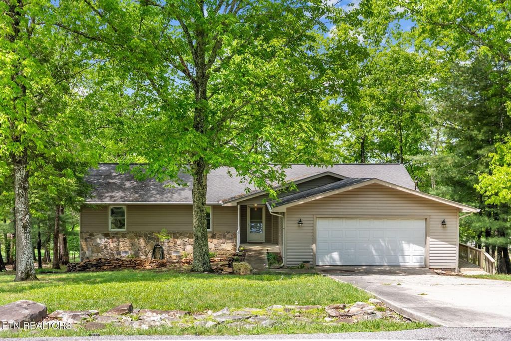 116 Greenwood Rd, Crossville, TN 38558