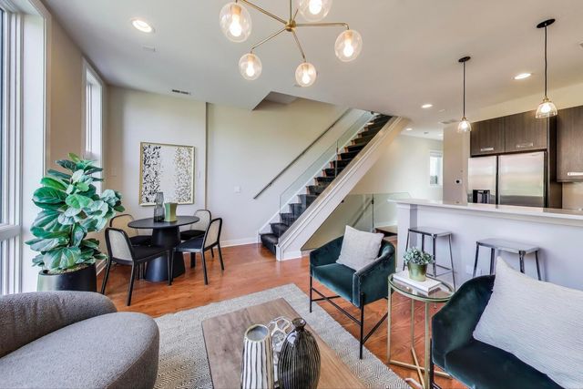 2237 W Race Avenue 2, Chicago, IL 60612