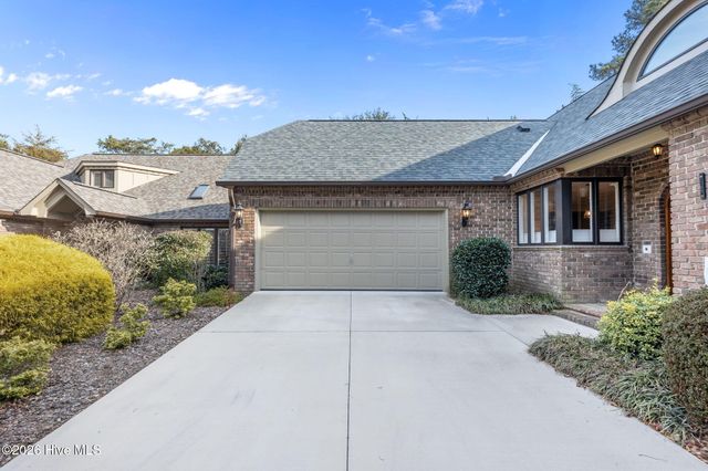 4 Chalford Place, Pinehurst, NC 28374