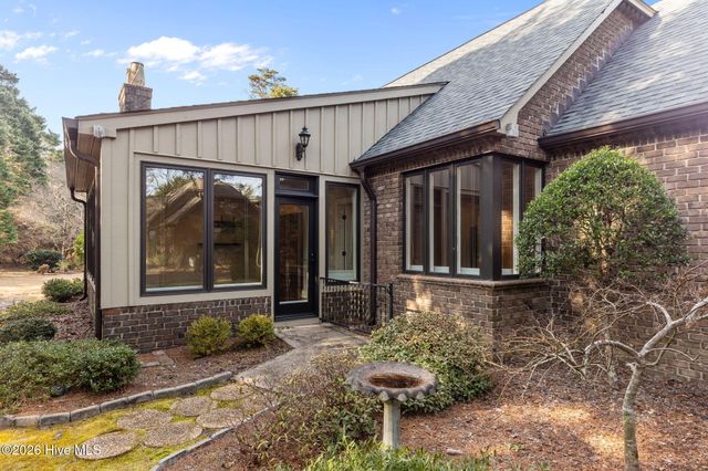 4 Chalford Place, Pinehurst, NC 28374