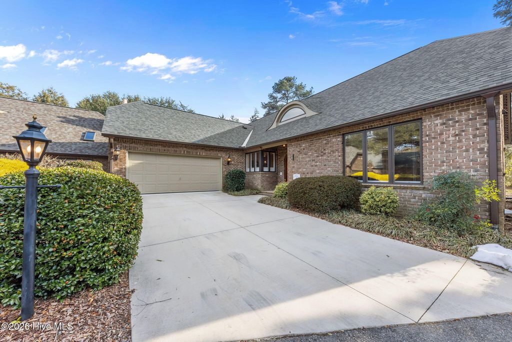 4 Chalford Place, Pinehurst, NC 28374