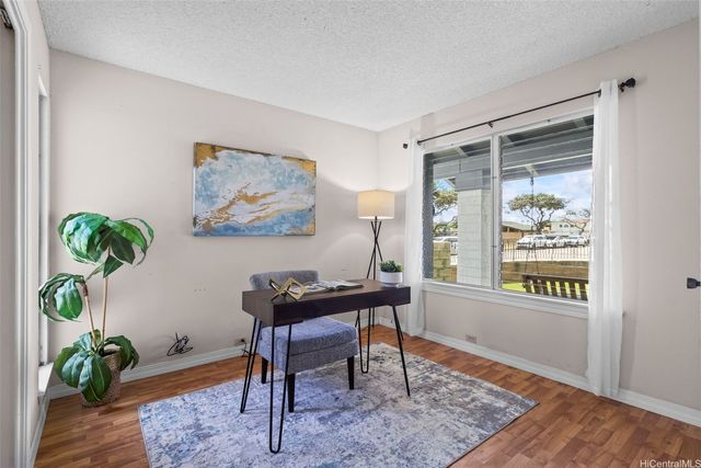 7548 Huialoha Street, Honolulu, HI 96825