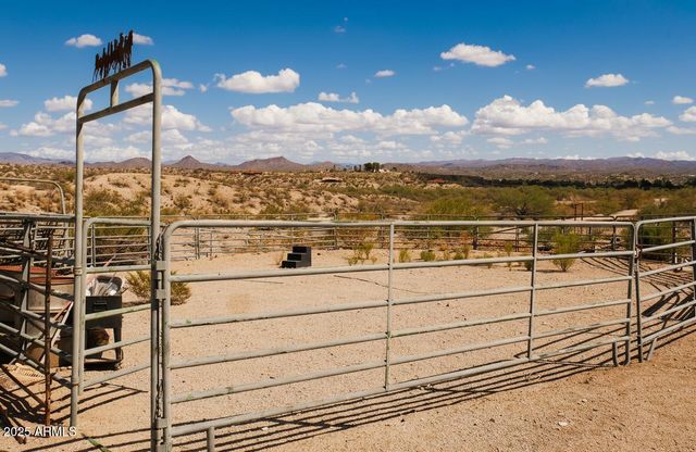 694 N COUNTRY CLUB Drive, Wickenburg, AZ 85390