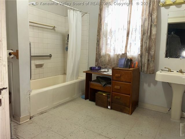 205 Ruffner Avenue, Charleston, WV 25311
