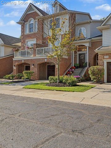 37561 Newburgh Park Circle, Livonia, MI 48152