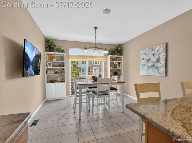37561 Newburgh Park Circle, Livonia, MI 48152