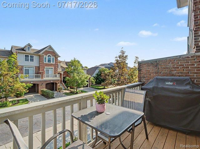 37561 Newburgh Park Circle, Livonia, MI 48152