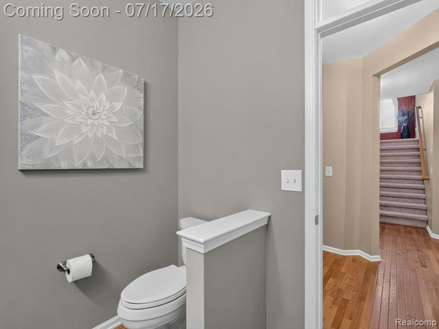 37561 Newburgh Park Circle, Livonia, MI 48152