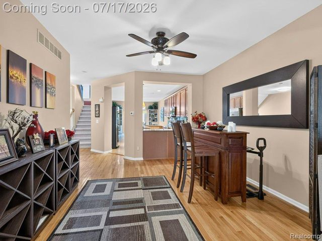 37561 Newburgh Park Circle, Livonia, MI 48152