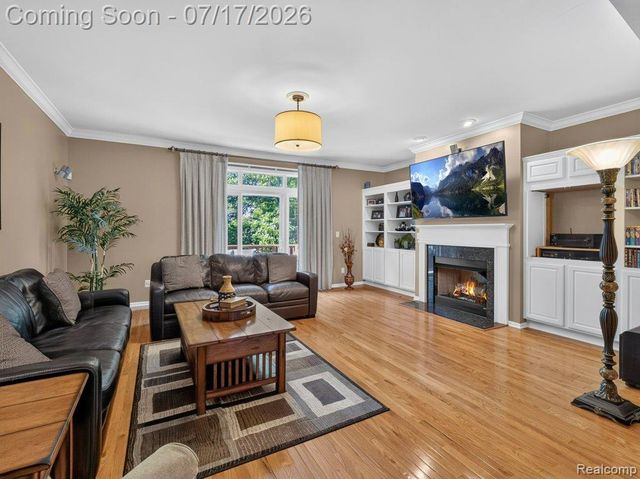 37561 Newburgh Park Circle, Livonia, MI 48152