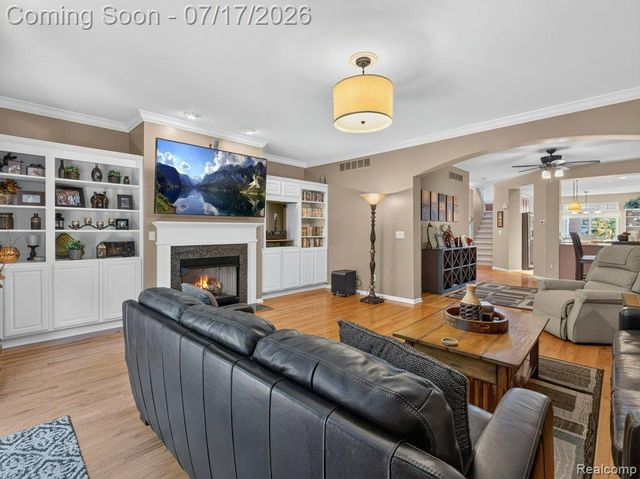 37561 Newburgh Park Circle, Livonia, MI 48152