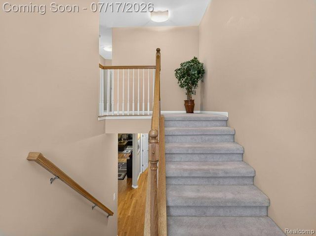 37561 Newburgh Park Circle, Livonia, MI 48152