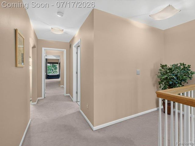 37561 Newburgh Park Circle, Livonia, MI 48152