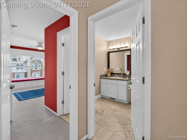 37561 Newburgh Park Circle, Livonia, MI 48152