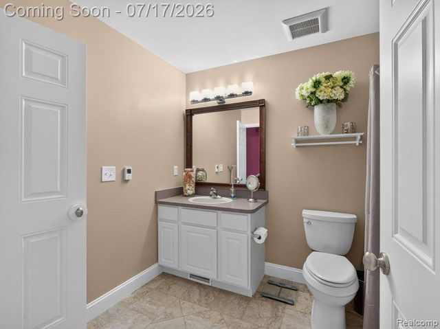 37561 Newburgh Park Circle, Livonia, MI 48152