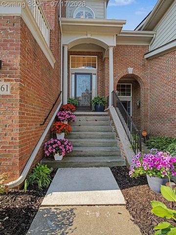 37561 Newburgh Park Circle, Livonia, MI 48152