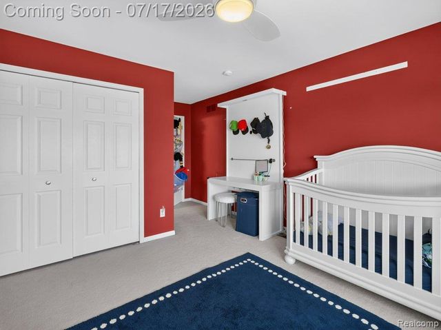 37561 Newburgh Park Circle, Livonia, MI 48152