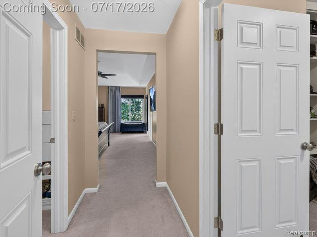 37561 Newburgh Park Circle, Livonia, MI 48152