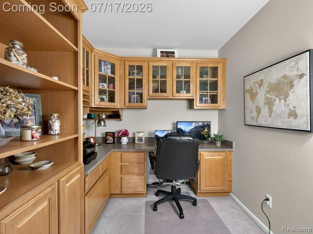 37561 Newburgh Park Circle, Livonia, MI 48152