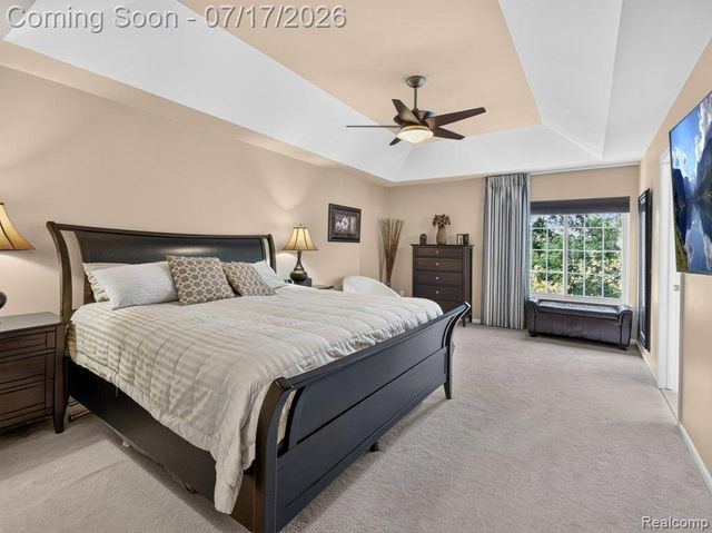 37561 Newburgh Park Circle, Livonia, MI 48152
