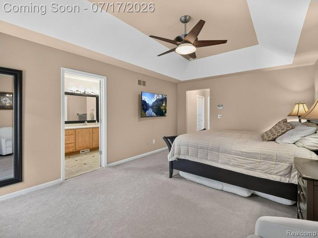 37561 Newburgh Park Circle, Livonia, MI 48152