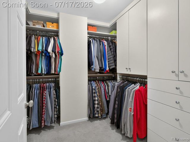 37561 Newburgh Park Circle, Livonia, MI 48152