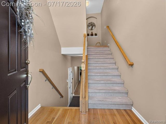 37561 Newburgh Park Circle, Livonia, MI 48152