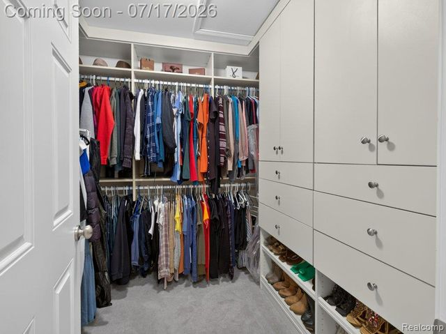 37561 Newburgh Park Circle, Livonia, MI 48152