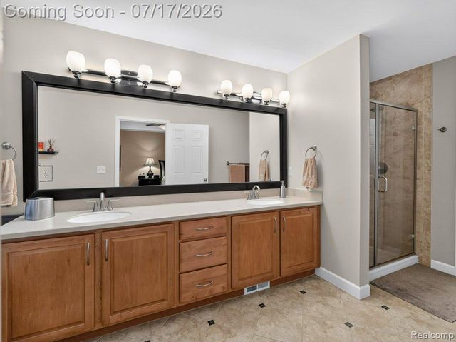 37561 Newburgh Park Circle, Livonia, MI 48152