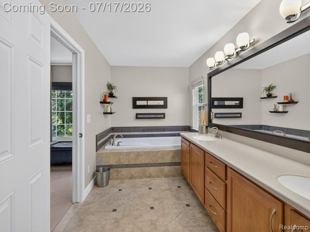 37561 Newburgh Park Circle, Livonia, MI 48152