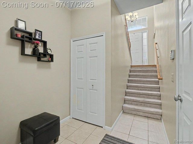 37561 Newburgh Park Circle, Livonia, MI 48152