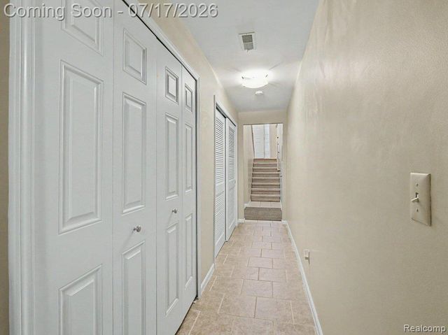 37561 Newburgh Park Circle, Livonia, MI 48152