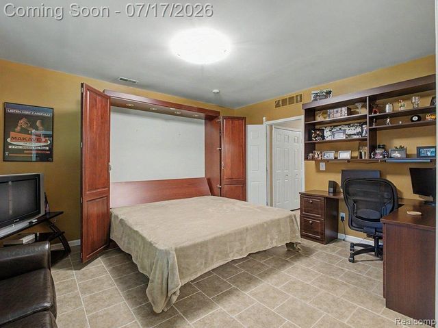 37561 Newburgh Park Circle, Livonia, MI 48152