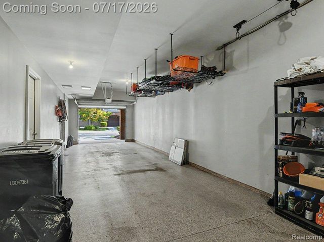 37561 Newburgh Park Circle, Livonia, MI 48152