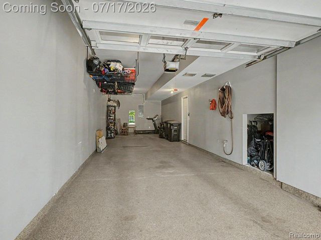 37561 Newburgh Park Circle, Livonia, MI 48152