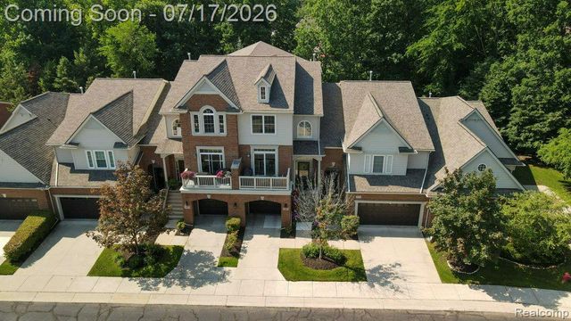 37561 Newburgh Park Circle, Livonia, MI 48152