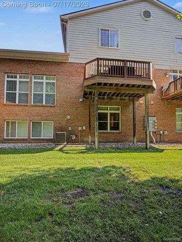 37561 Newburgh Park Circle, Livonia, MI 48152